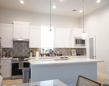 2718 Grand Fountains Drive - Photo Thumbnail 5