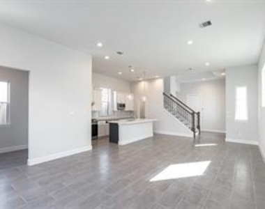 2718 Grand Fountains Drive - Photo Thumbnail 4
