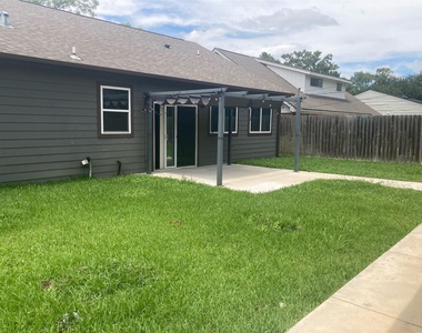419 Cole Street - Photo Thumbnail 14