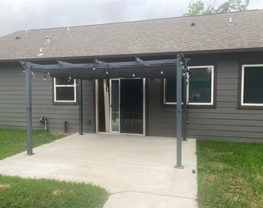 419 Cole Street - Photo Thumbnail 12