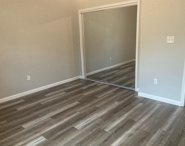 419 Cole Street - Photo Thumbnail 9