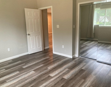 419 Cole Street - Photo Thumbnail 11