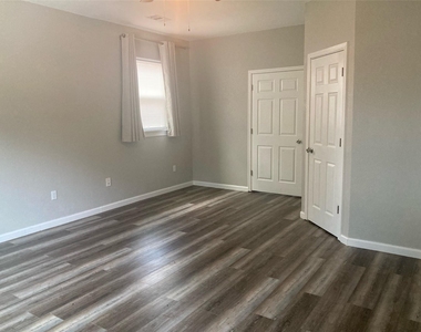 419 Cole Street - Photo Thumbnail 5