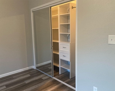 419 Cole Street - Photo Thumbnail 10