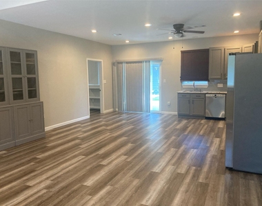 419 Cole Street - Photo Thumbnail 1