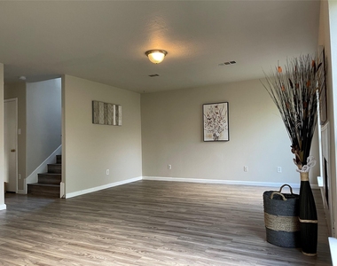 6614 Amberfield Lane - Photo Thumbnail 7