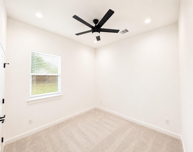 5018 Dieppe Street - Photo Thumbnail 9