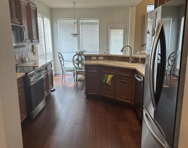 9322 Meadow Ford Court - Photo Thumbnail 5