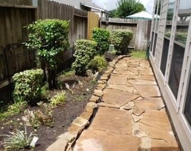 9322 Meadow Ford Court - Photo Thumbnail 3