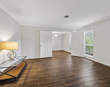 5402 Queensloch Drive - Photo Thumbnail 3