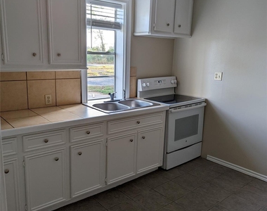 8861 County Road 424 - Photo Thumbnail 2