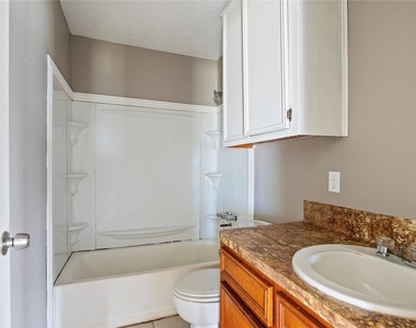 718 E Belmont Street - Photo Thumbnail 20