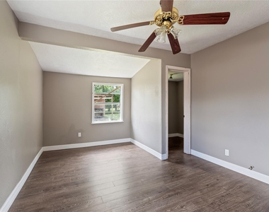 718 E Belmont Street - Photo Thumbnail 25