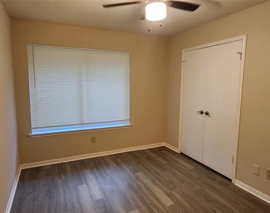 15215 Ensenada Drive - Photo Thumbnail 14