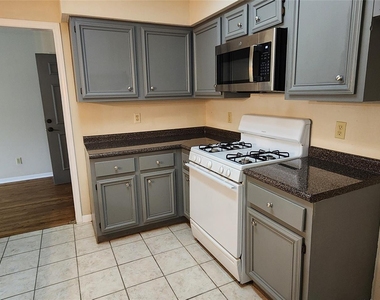 15215 Ensenada Drive - Photo Thumbnail 5