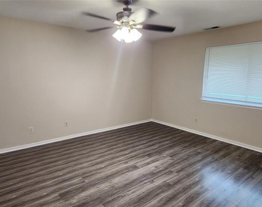 15215 Ensenada Drive - Photo Thumbnail 10