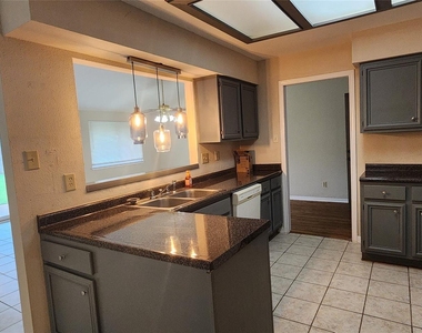 15215 Ensenada Drive - Photo Thumbnail 8