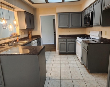 15215 Ensenada Drive - Photo Thumbnail 4