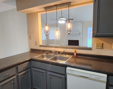15215 Ensenada Drive - Photo Thumbnail 7