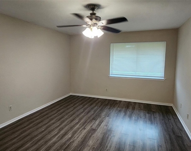 15215 Ensenada Drive - Photo Thumbnail 9