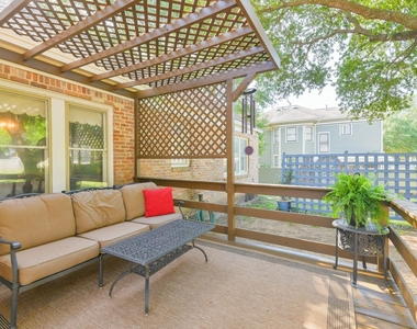 802 S Day Street - Photo Thumbnail 9