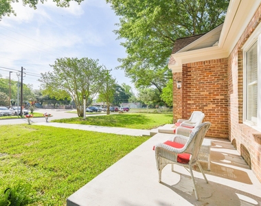 802 S Day Street - Photo Thumbnail 44
