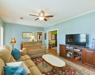 802 S Day Street - Photo Thumbnail 14