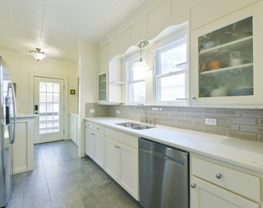802 S Day Street - Photo Thumbnail 27