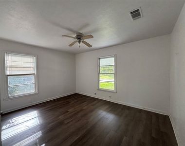 612 Winding Way Street - Photo Thumbnail 6