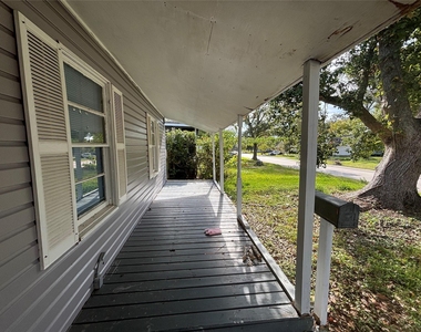 612 Winding Way Street - Photo Thumbnail 1