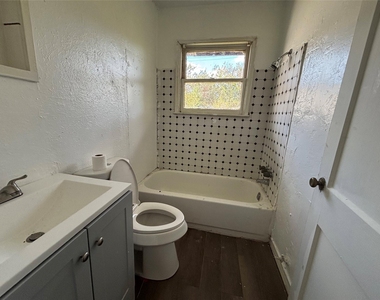 612 Winding Way Street - Photo Thumbnail 10