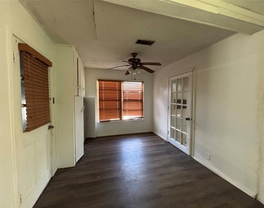 612 Winding Way Street - Photo Thumbnail 5