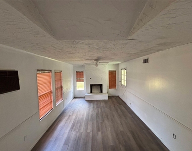 612 Winding Way Street - Photo Thumbnail 9