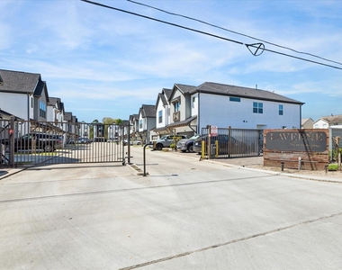 9009 Wellspring Drive - Photo Thumbnail 36