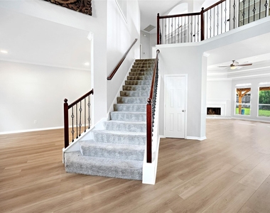 13707 Elm Shores Drive - Photo Thumbnail 2