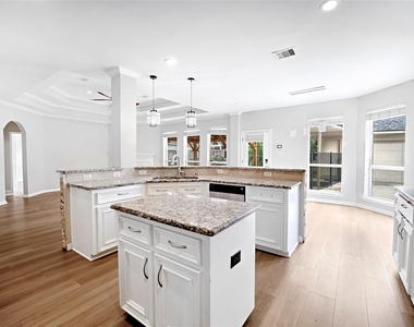 13707 Elm Shores Drive - Photo Thumbnail 5