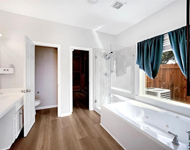 13707 Elm Shores Drive - Photo Thumbnail 8