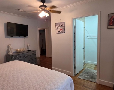 5023 Avenue N 1/2 - Photo Thumbnail 9