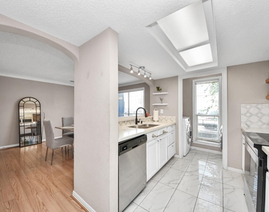 781 Country Place Drive - Photo Thumbnail 5