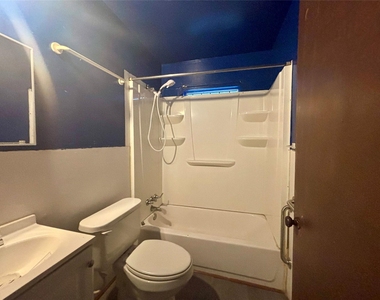 6814 Covington Drive - Photo Thumbnail 8