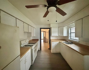 6814 Covington Drive - Photo Thumbnail 2