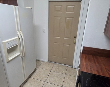 573 Bell Boulevard S - Photo Thumbnail 8