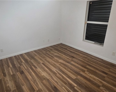 573 Bell Boulevard S - Photo Thumbnail 5