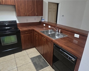 573 Bell Boulevard S - Photo Thumbnail 7