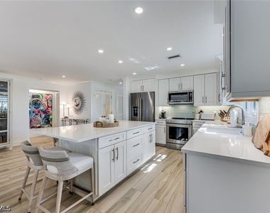 225 5th Avenue S - Photo Thumbnail 8