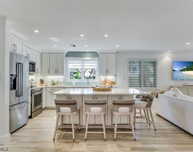 225 5th Avenue S - Photo Thumbnail 6
