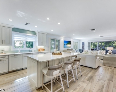 225 5th Avenue S - Photo Thumbnail 1