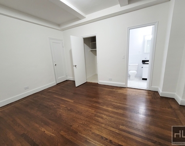 East 46 Street - Photo Thumbnail 1