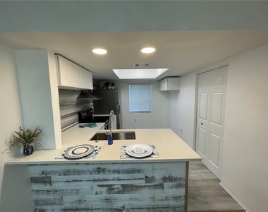 103 Palmetto Court - Photo Thumbnail 9