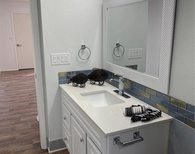 103 Palmetto Court - Photo Thumbnail 15